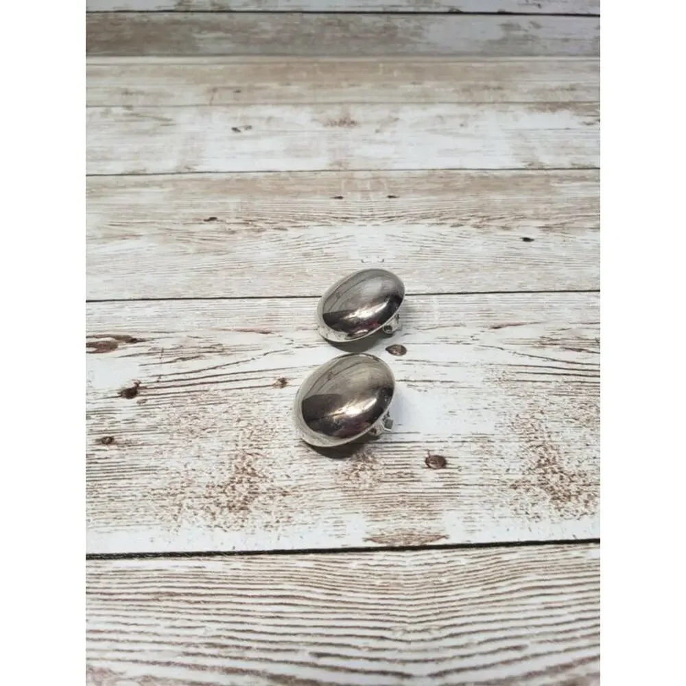 Vintage clip earrings